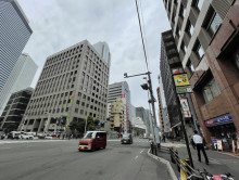 新宿野村ビル前面の通
