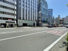 南幸折目ビルの前面の