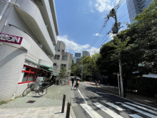 アルコタワー前面の通り