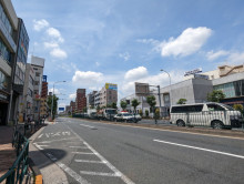 SKビル前面の環八通