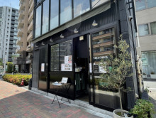 周辺には飲食店が点在