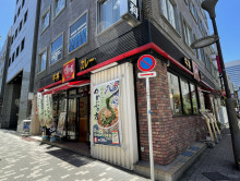 徒歩3分のすき家 港