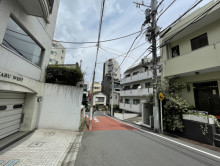 ハレのぐち前面の通り