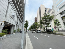 六角長谷ビル前面の通