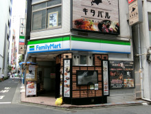 徒歩2分のファミリーマート