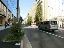 リンクスクエア新宿前面の明治通り