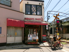 駅近くのBURGER'S BASE
