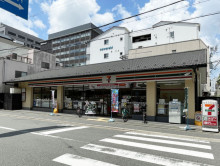 付近のセブンイレブン