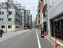 那智ビル前面の通り