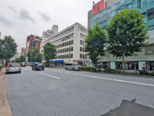 WeWork アイスバーグ前面の明治通り