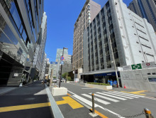 新宿CRビル前面の通