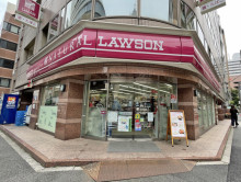 徒歩1分のナチュラルローソン新橋6丁目店