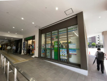 付近のファミリーマー