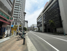 大栄ビル前面の通り