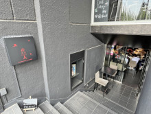 徒歩1分の喫茶「青山金魚」