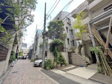 青山深見ビル前面通り