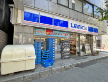 同じ並びのローソン赤