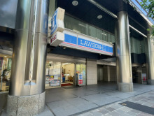 徒歩2分のローソン 