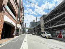 マキビル前面の通り