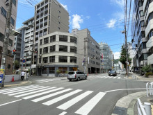 廣榮ビル前面の通り