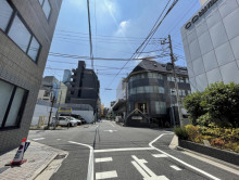 第3グロビスビル前面