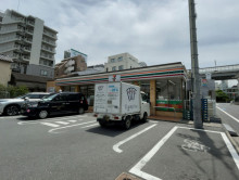 ビル前のセブンイレブン 江東亀戸1丁目店