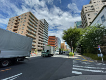 CN-1ビル前面の三