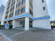 徒歩2分のローソン 