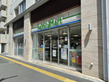 徒歩1分のファミリーマート小浦目黒青葉台店