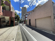 中目黒名畑ビル前面の通り