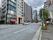 室町NSビル前面の通