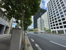 赤坂中西ビル前面の青