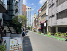 翠ビルヂング前面の東