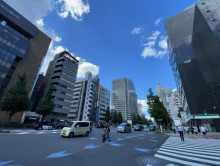 新宿成和ビル前面の通