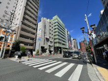 六興ビル前面の通り