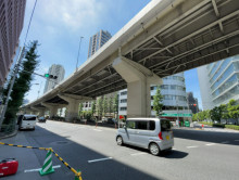 プラネットビル前面の