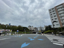 ソリッドスクエア前面の通り