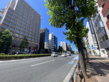 四谷三和ビル前面の新