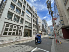 桂昇茅場町ビル前面通