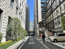 金原ビル前面の通り