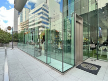 向かいの通りのタリー