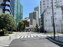 六本木NKビル前面の