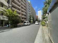 MIビル前面の通り