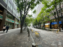 新国際ビル前面の通り