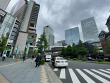 日本生命丸の内ビル前