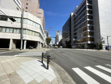 四ツ橋KFビル前面の