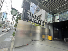 並びのスターバックスコーヒー青山骨董通り店