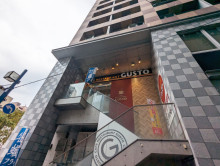 徒歩1分のガスト三田