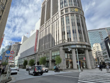 向かいの日本橋三越