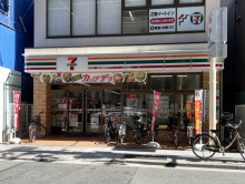 同じ通りにあるセブン